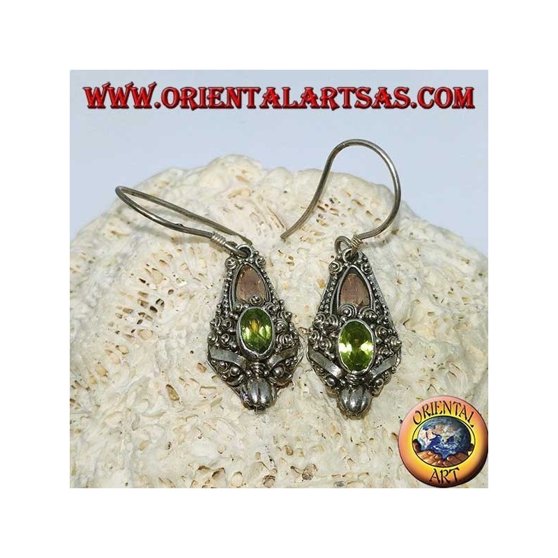 Pendientes de plata con cabeza de dragón con juego de peridotos y placas de oro.