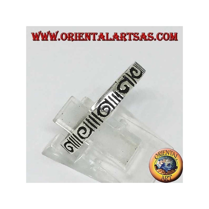 Anello a fedina in argento incisa con spirale oraria e spirale antioraria