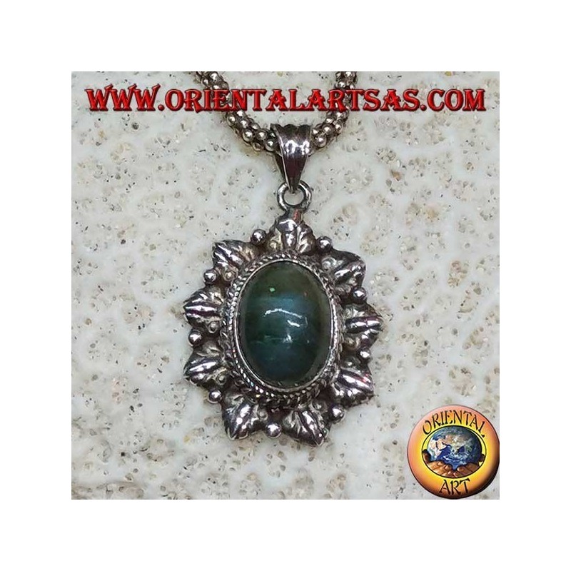 Pendentif en argent avec labradorite ovale et bord ciselé