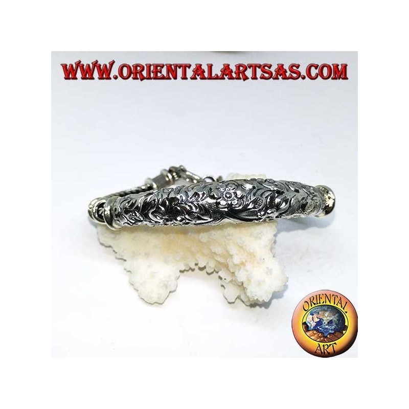 Bracelet en argent avec insert ciselé à motifs floraux