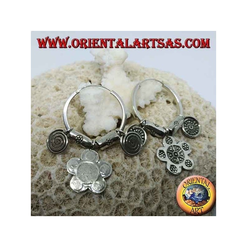 Boucles d'oreilles de cercle tribal en argent (Karen) avec pendentifs