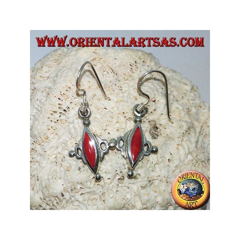 Pendientes de plata con lanza de coral.