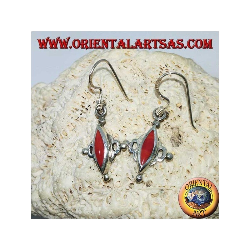 Pendientes de plata con lanza de coral.