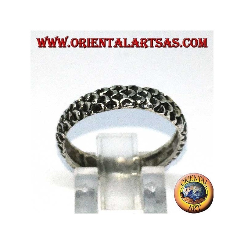 Bague en argent gravée d'une peau de serpent