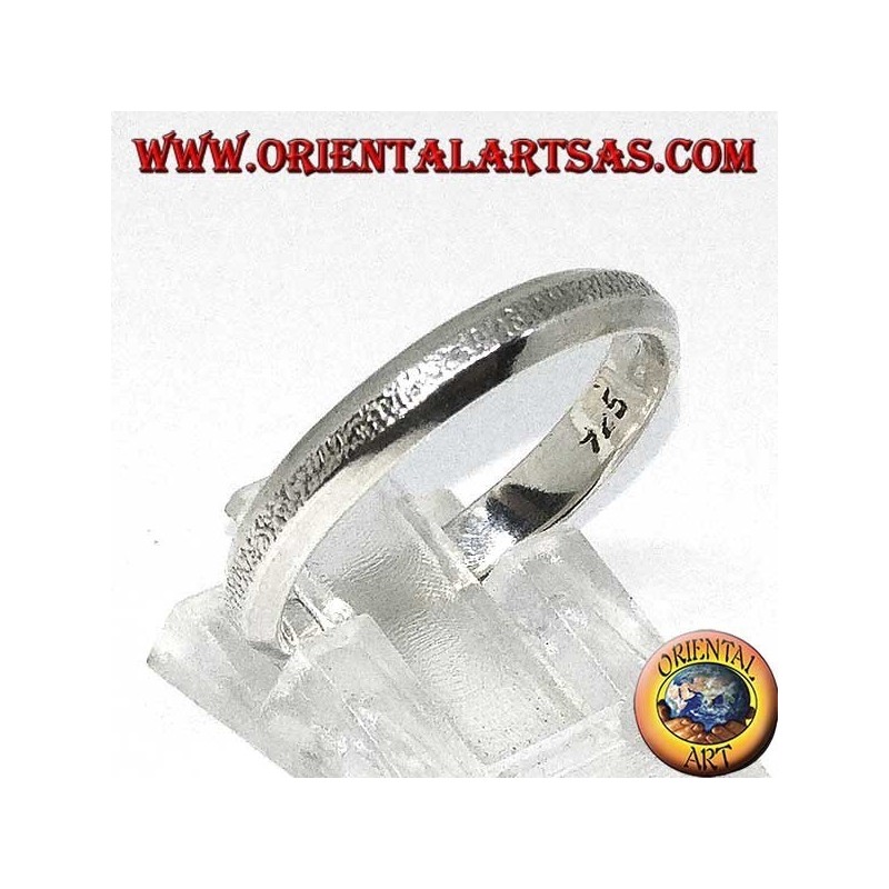 Anello a fedina in argento con parte centrale effetto crosta