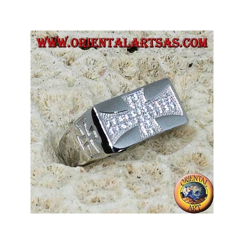 Anillo de plata, cruz templaria con circonitas y cruces grabadas a los lados