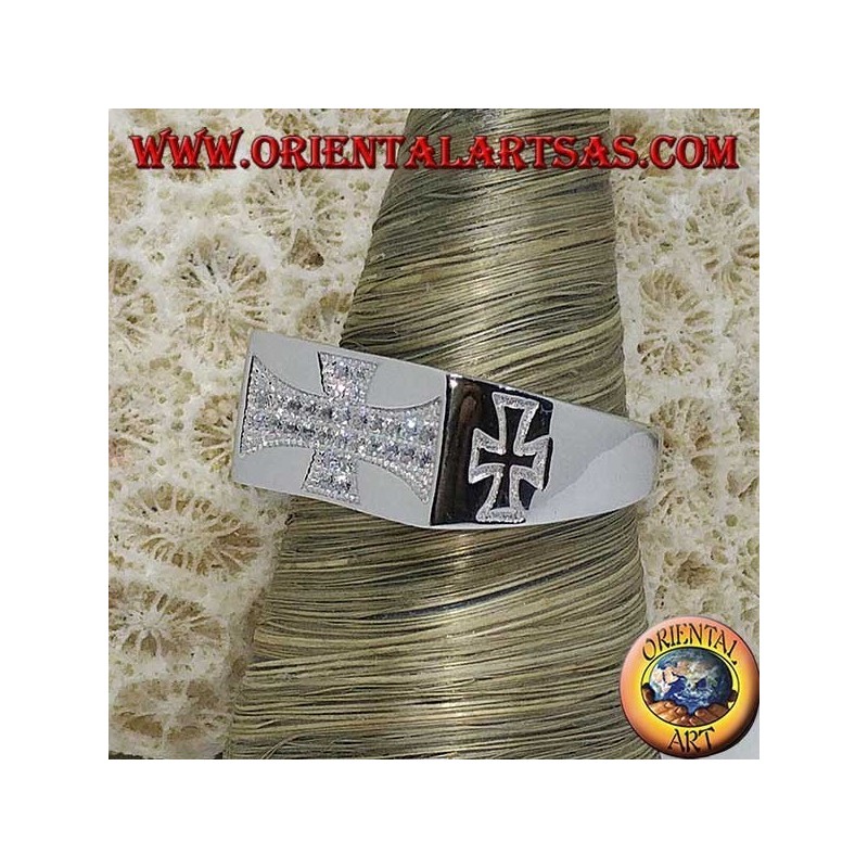Bague en argent, croix templière avec zircons et croix gravés sur les côtés