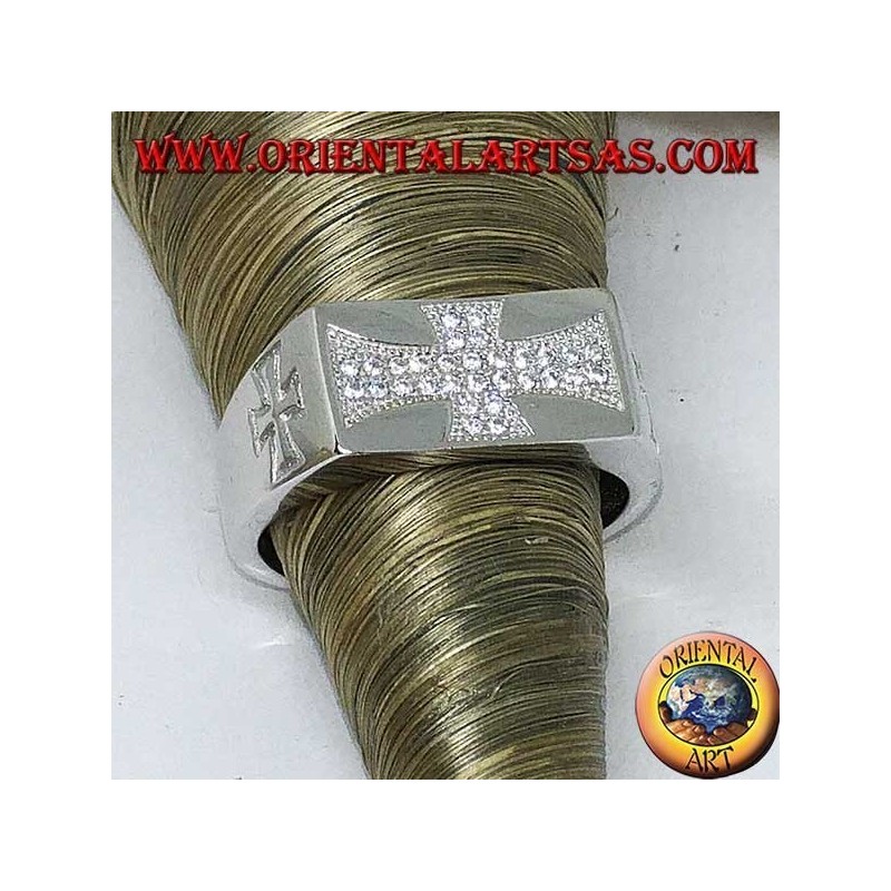 Bague en argent, croix templière avec zircons et croix gravés sur les côtés