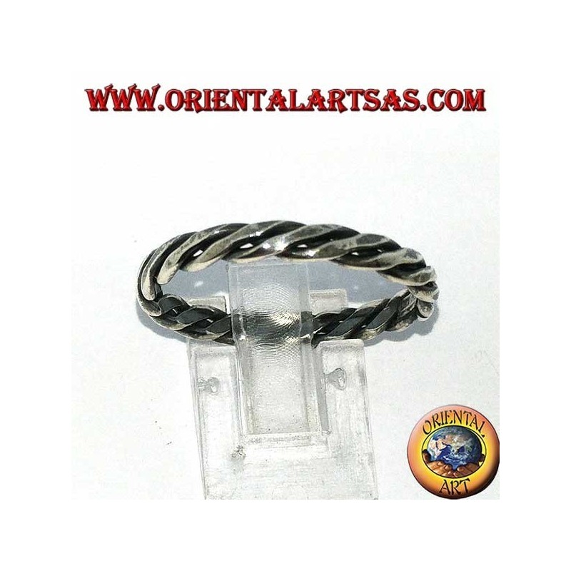 Bague en argent avec deux fils enroulés sur elle-même