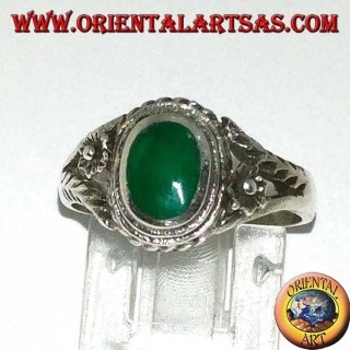 Anello in argento con agata verde ovale e fiore sui lati , piccolo