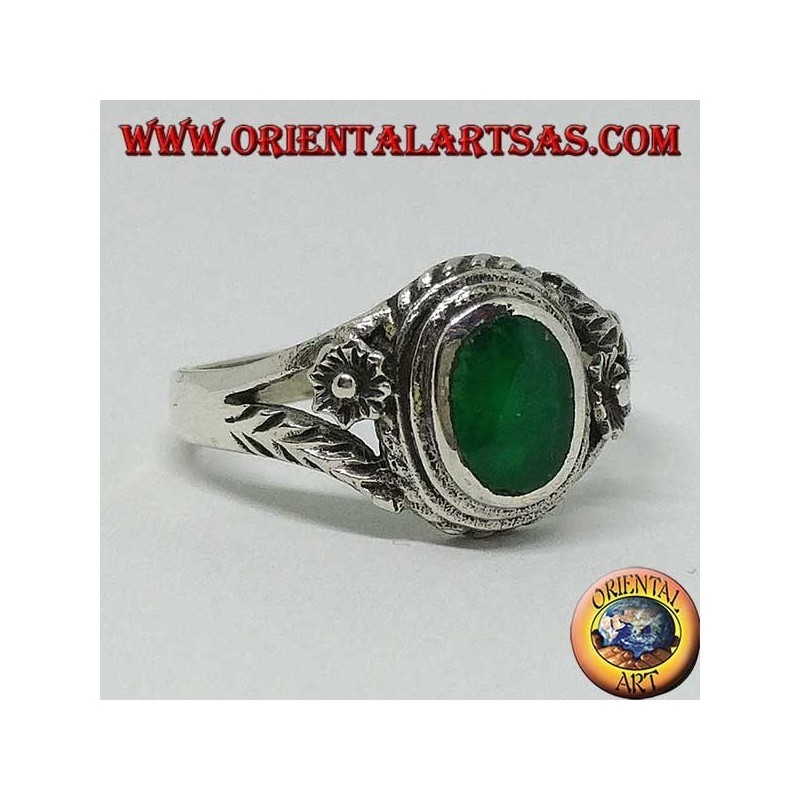 Silver ring with oval green agate and flower on the sides, small