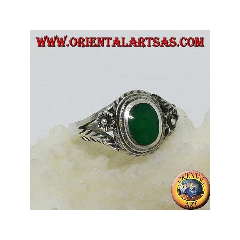 Silver ring with oval green agate and flower on the sides, small