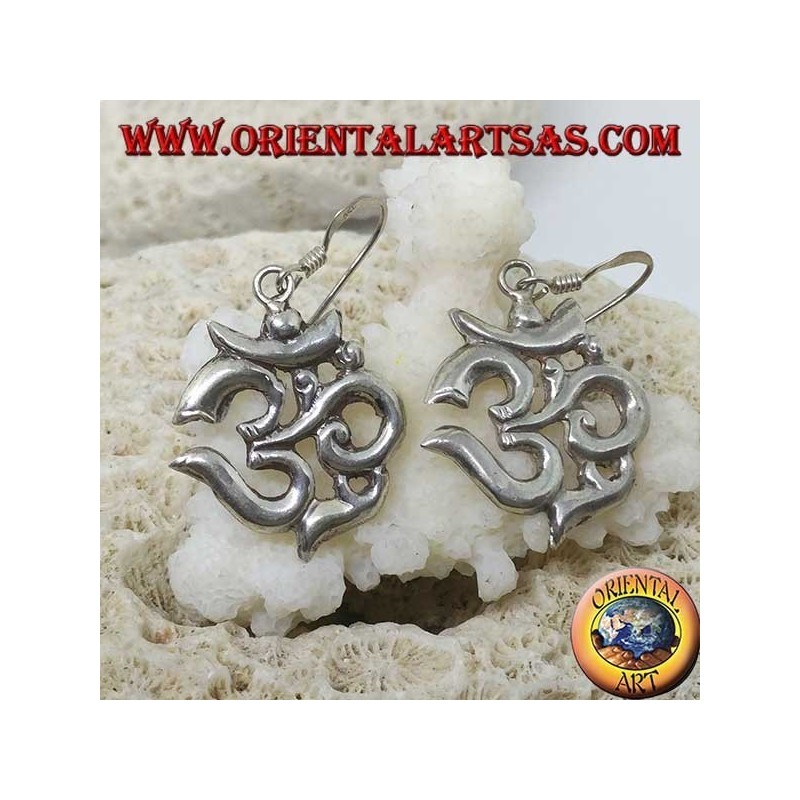 Boucles d'oreilles en argent Om (ॐ) syllabe sacrée fabriquées à la main au Népal