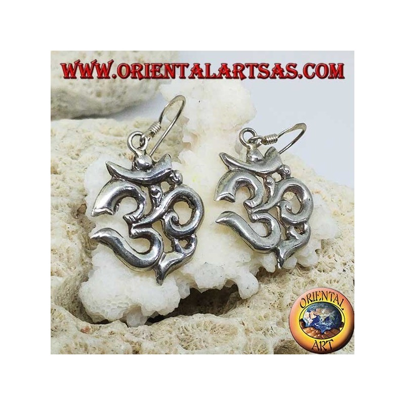 Pendientes de plata Om (ॐ) sílaba sagrada hecha a mano en Nepal