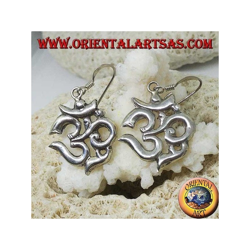 Pendientes de plata Om (ॐ) sílaba sagrada hecha a mano en Nepal