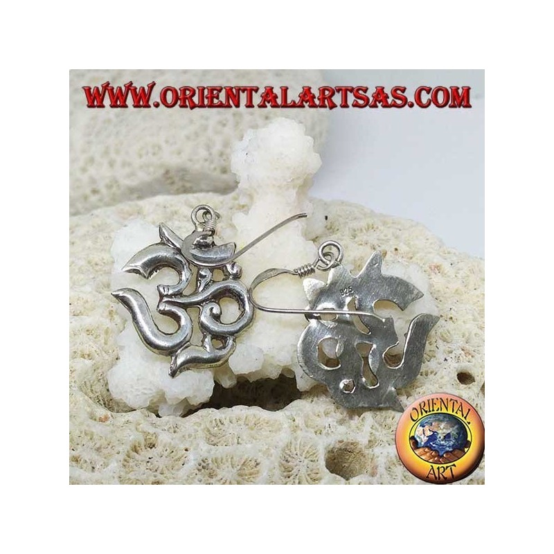 Boucles d'oreilles en argent Om (ॐ) syllabe sacrée fabriquées à la main au Népal