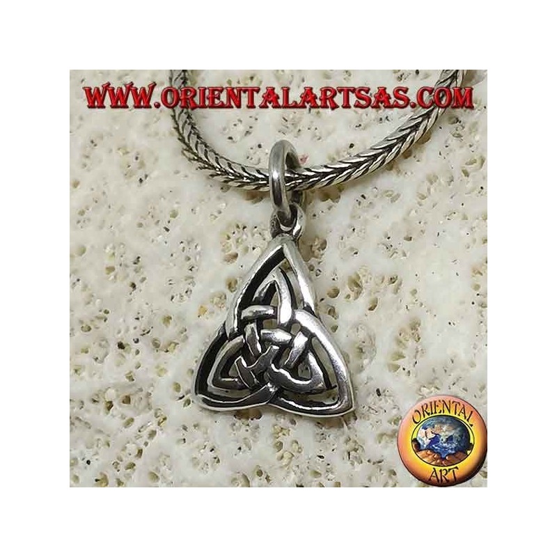 Silver pendant Celtic knot of tyrone (symbol of the earth, air and water)