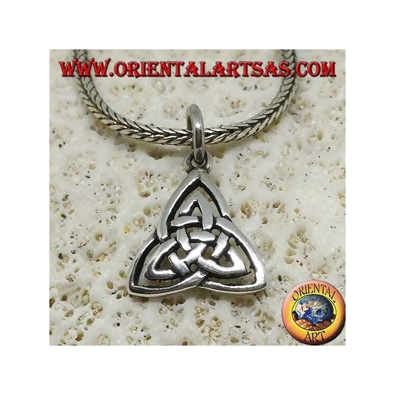 Silver pendant Celtic knot of tyrone (symbol of the earth, air and water)