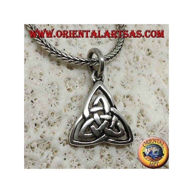Silver pendant Celtic knot of tyrone (symbol of the earth, air and water)