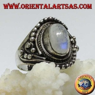 Anillo de plata con luna de arco iris oval con decoraciones de bolas asimétricas