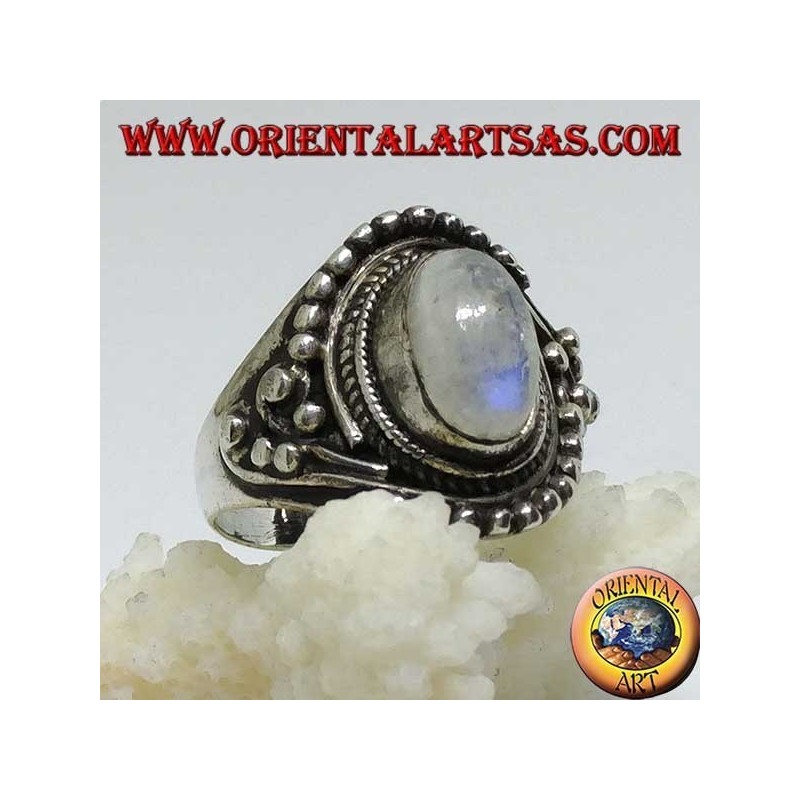 Bague en argent avec pierre de lune arc-en-ciel ovale avec des décorations de balle asymétriques