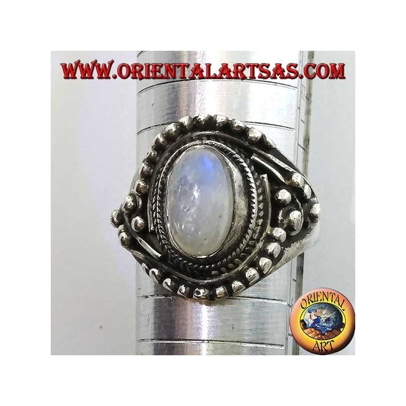 Anello d'argento con Pietra di luna arcobaleno ovale con decorazioni asimmetriche a palline