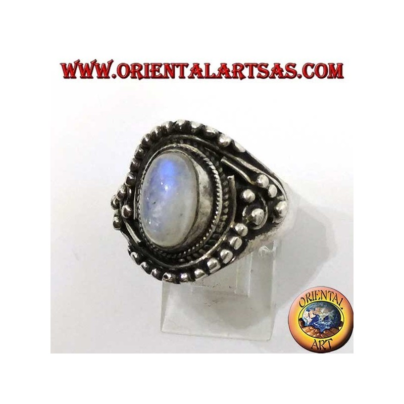 Anello d'argento con Pietra di luna arcobaleno ovale con decorazioni asimmetriche a palline