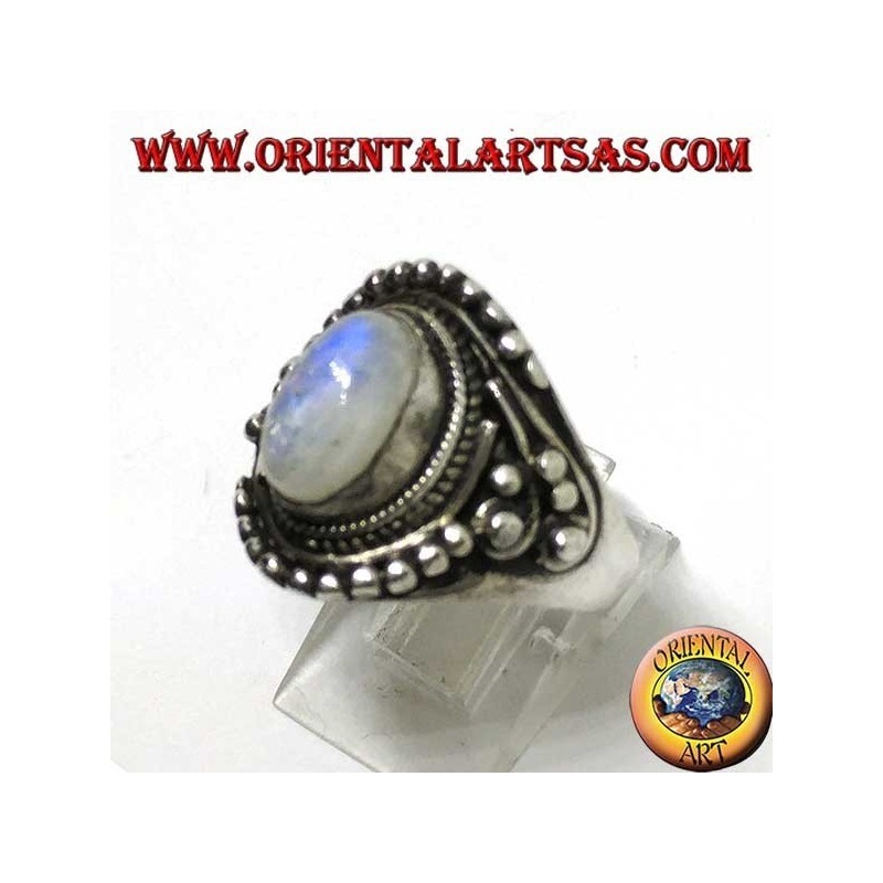 Anillo de plata con luna de arco iris oval con decoraciones de bolas asimétricas