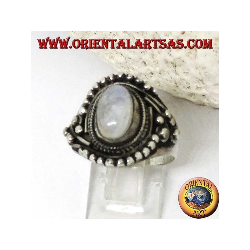 Bague en argent avec pierre de lune arc-en-ciel ovale avec des décorations de balle asymétriques