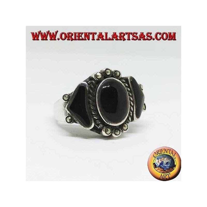 Silver ring, with an oval and two triangular onyx surrounded by marcasite