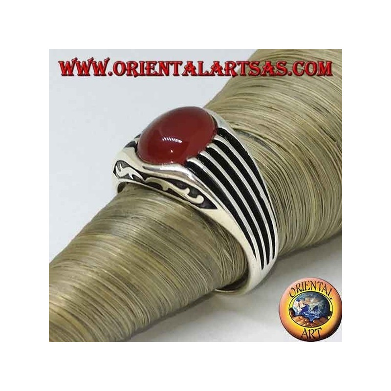 Silberring mit ovalem Cabochon-Karneol und Dauben an den Seiten