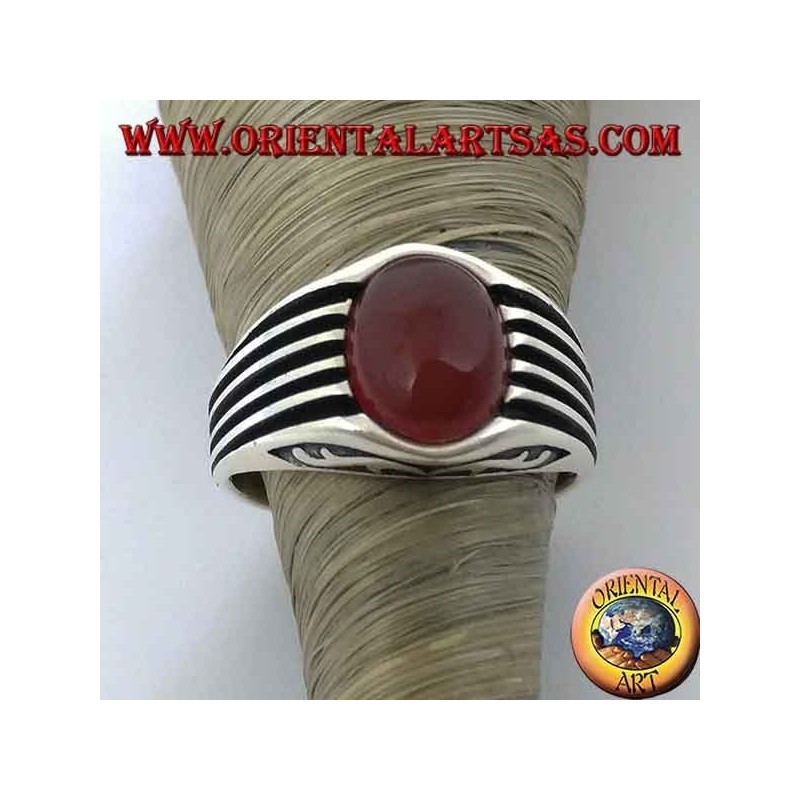 Anello in argento con corniola a cabochon ovale e righi sui lati
