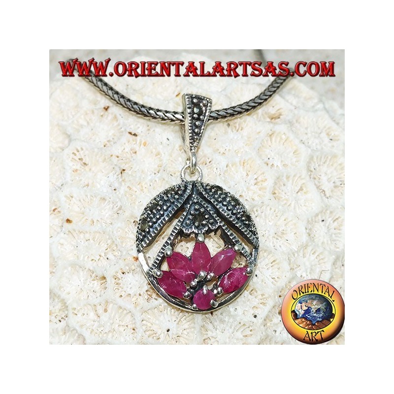 Pendentif en argent avec fleur de lotus avec 5 rubis en navette et 1 tour