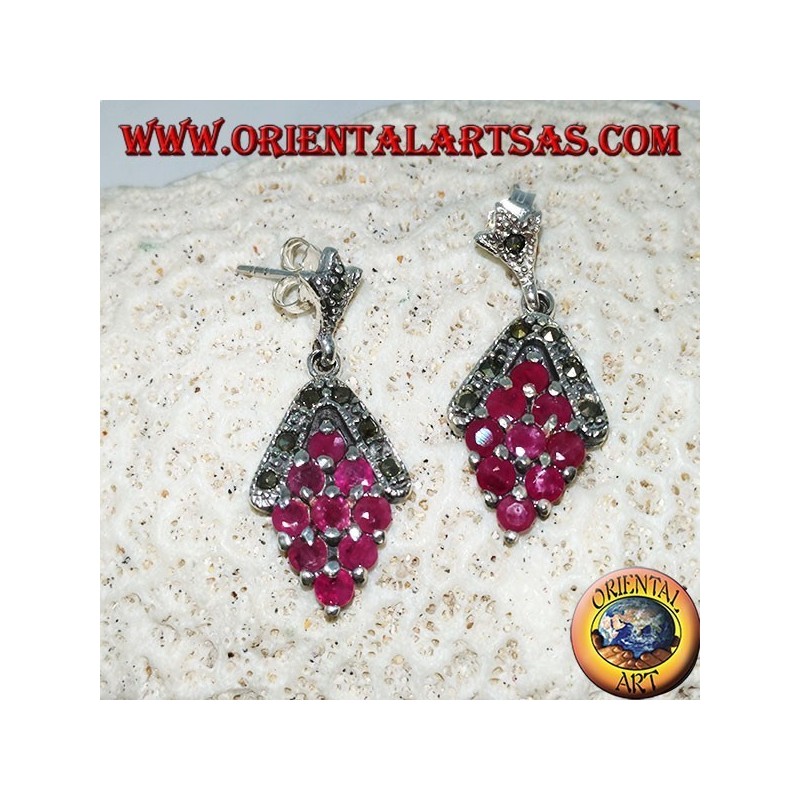 Orecchini in argento con 9 rubini naturali tondi incastonati a rombo e marcasite