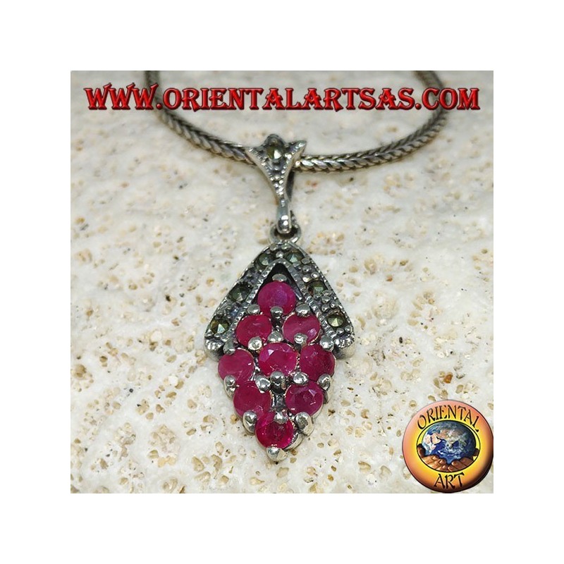 Pendentif en argent avec 9 rubis ronds naturels sertis de losange et de marcassite