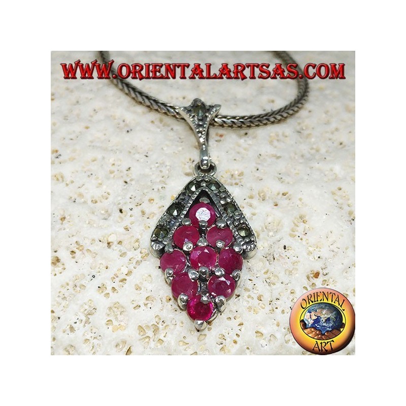 Pendentif en argent avec 9 rubis ronds naturels sertis de losange et de marcassite