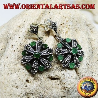 Boucles d'oreilles marguerites en argent avec 6 +1 émeraudes rondes et marcassites naturelles