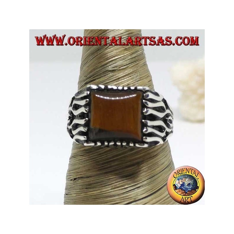 Bague en argent avec décorations de flammes et oeil de tigre carré