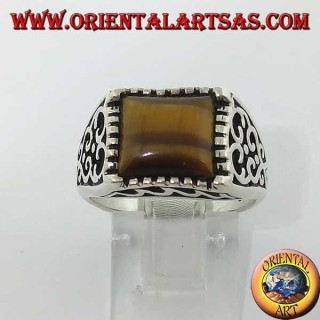 Bague en argent avec décorations de flammes et oeil de tigre carré