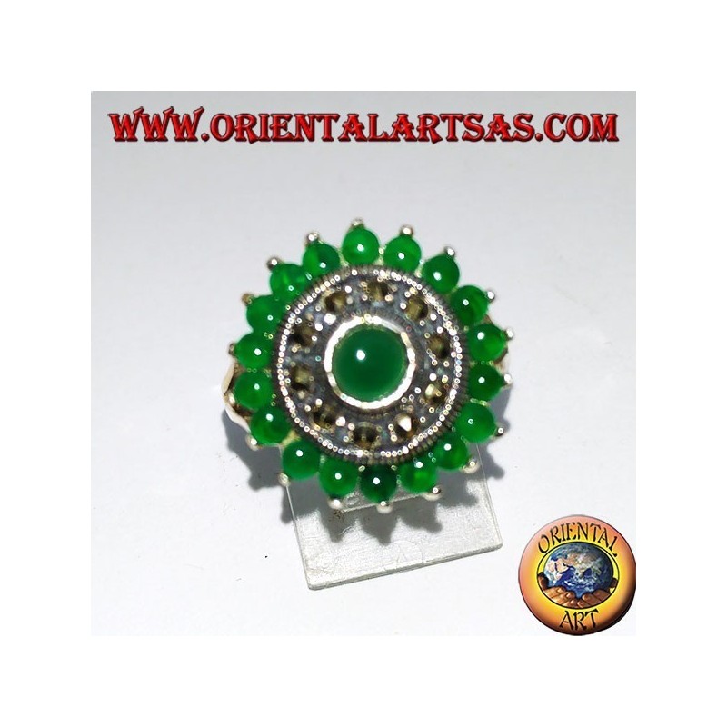 Anello in argento tondo con 18+1 agata verde tonde e marcasiti