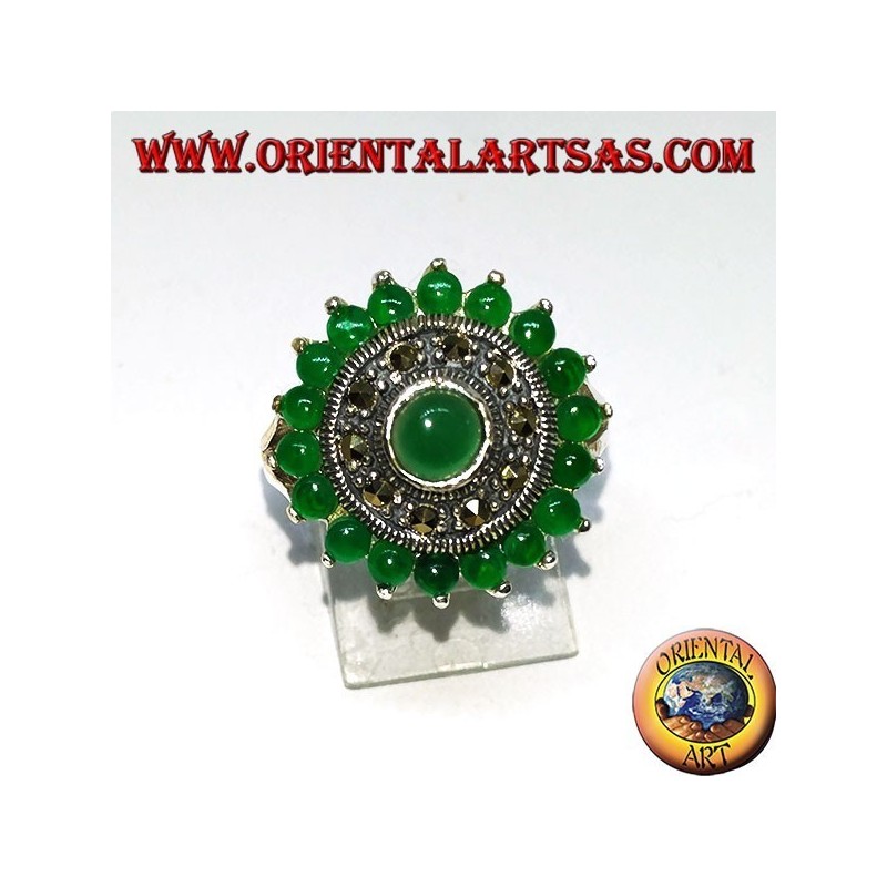 Anello in argento tondo con 18+1 agata verde tonde e marcasiti