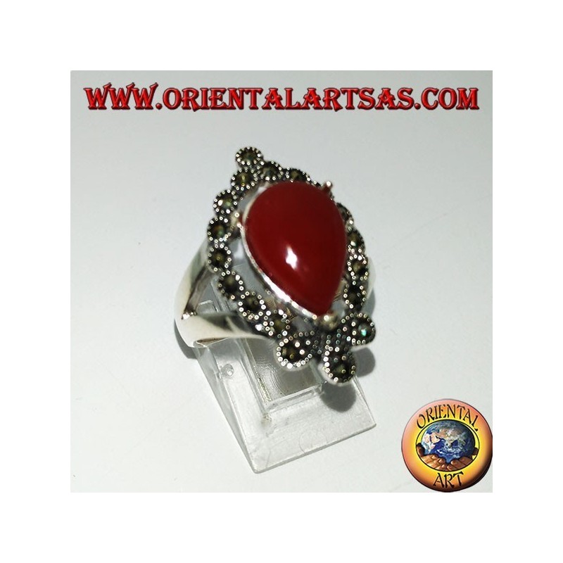 Anello in argento, con corniola a goccia contornata di marcasite