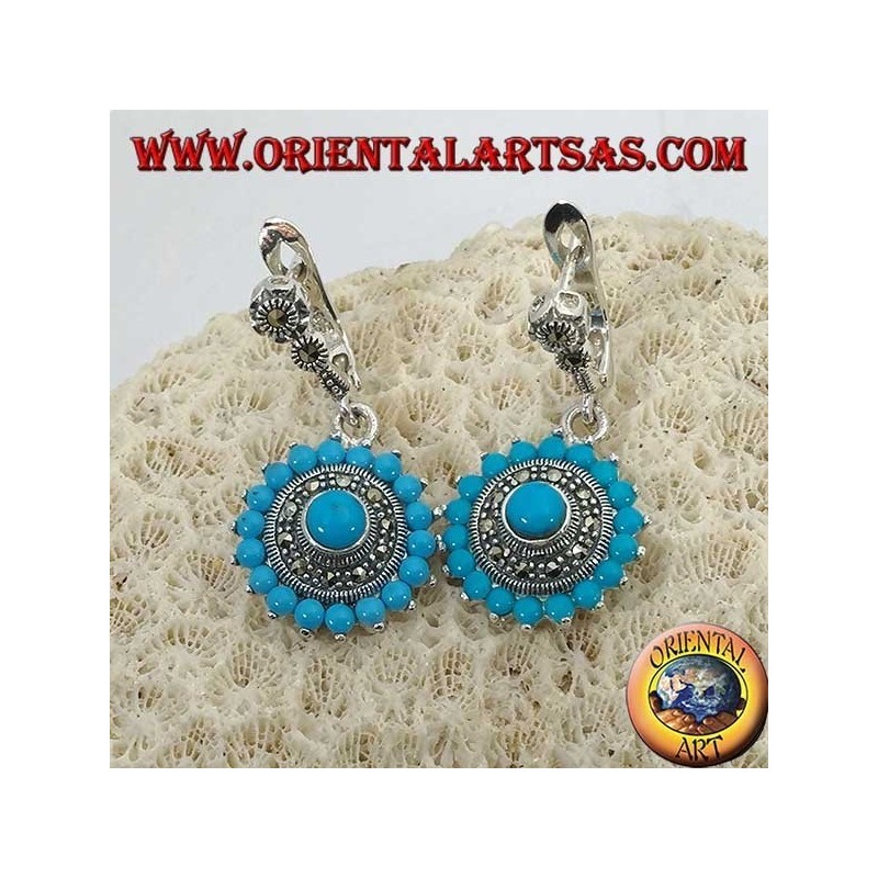 Pendientes redondos de plata, con 18 + 1 turquesa y rodeados de marcasitas.
