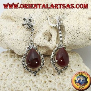 Pendientes colgantes de plata, con ónix redondo rodeado de marcasitas.