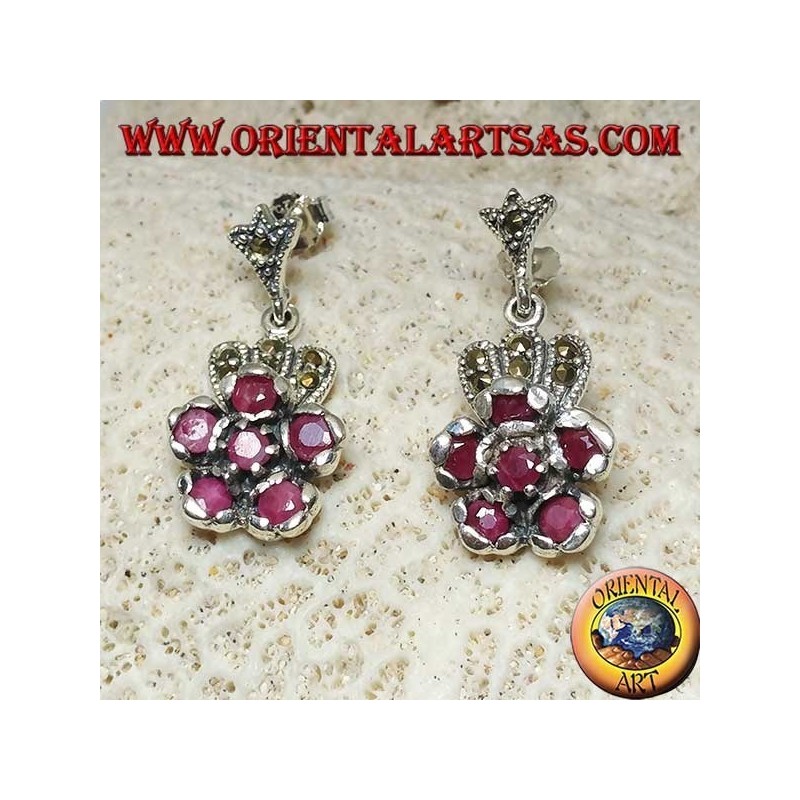 Boucles d'oreilles pendantes en argent avec 6 rubis ronds naturels sertis pour former une fleur et du marcassite