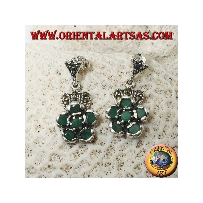 Boucles d'oreilles en argent avec 5 émeraudes naturelles rondes pour former une fleur et du marcassite