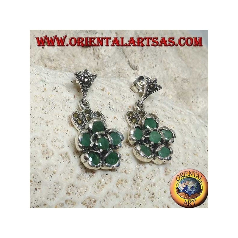 Boucles d'oreilles en argent avec 5 émeraudes naturelles rondes pour former une fleur et du marcassite