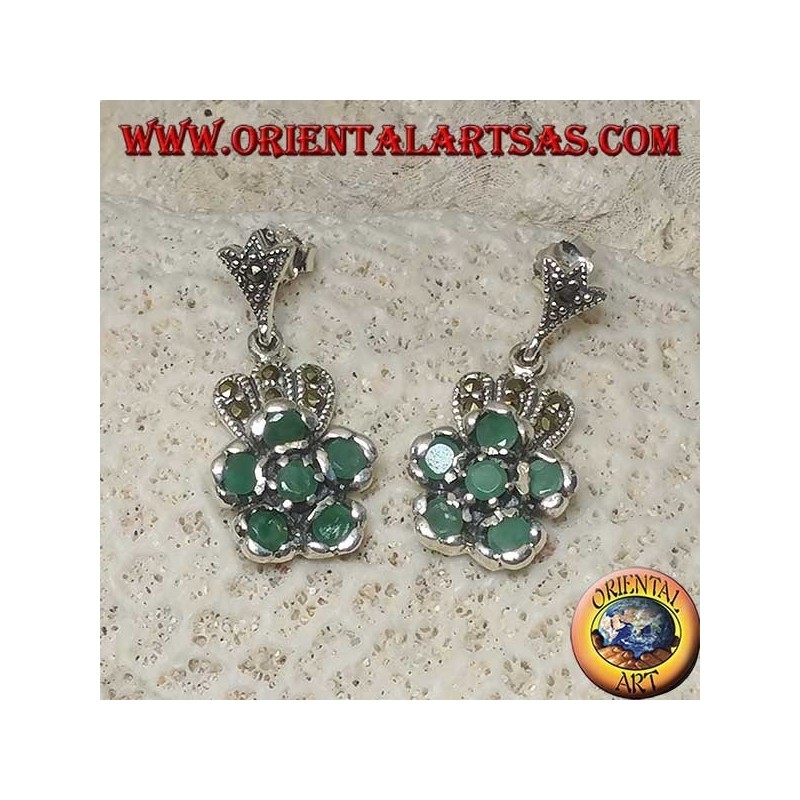 Boucles d'oreilles en argent avec 5 émeraudes naturelles rondes pour former une fleur et du marcassite