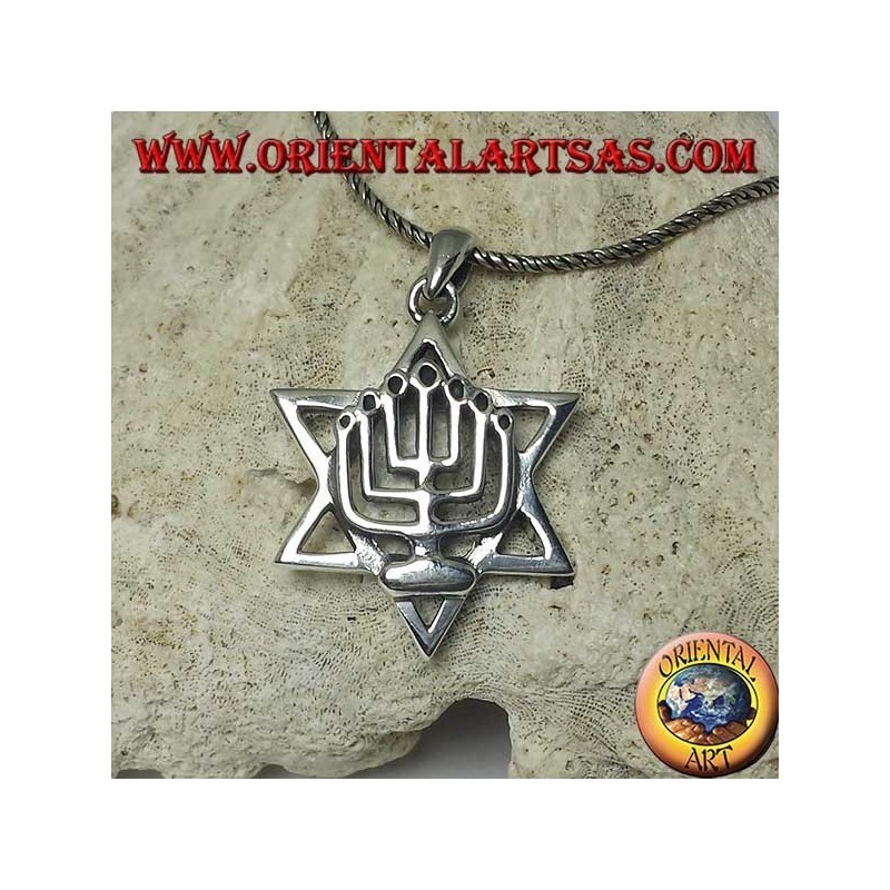 Colgante de plata de la Menorah sobre la estrella de David