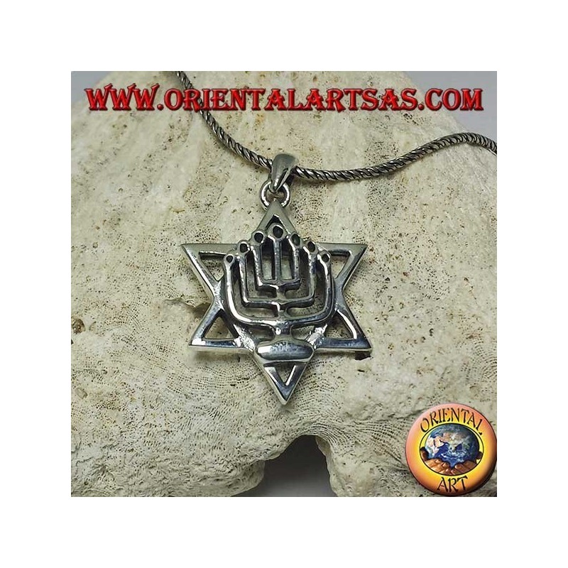 Ciondolo in argento della Menorah sopra la stella di Davide